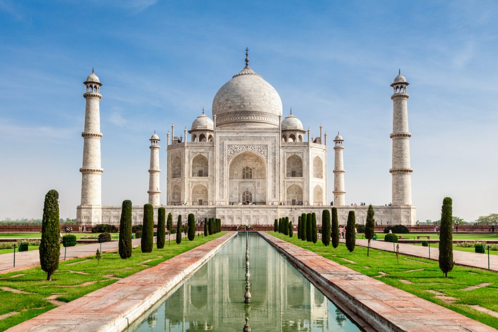 alt="Taj Mahal, iconic destination for Indian e-Visa travelers"